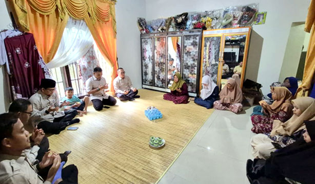 JCH Asal Kampar Wafat Saat Salat di Madinah, Kakanwil Kemenhaj dan Umrah Riau Kunjungi Rumah Duka